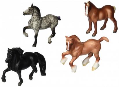 Набор из 4-х лошадей Нежные великаны Breyer